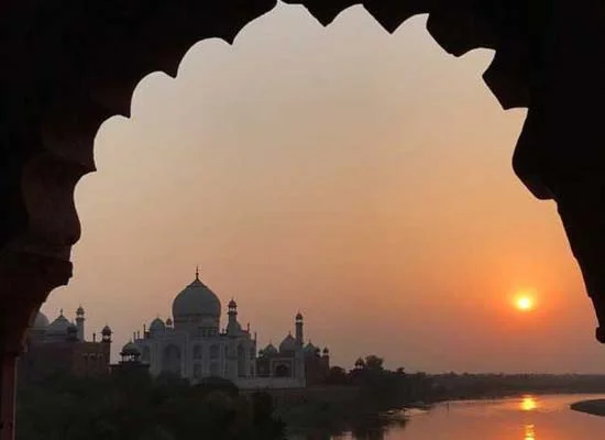 From Jaipur: Private Agra Sunrise Tour with Guide and Cab